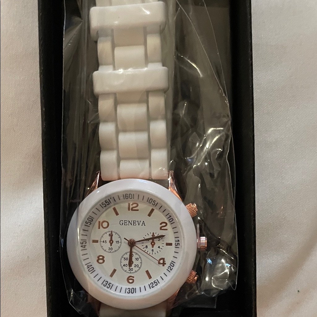 Geneva Women's Watch With White Band And Rose Gold Details